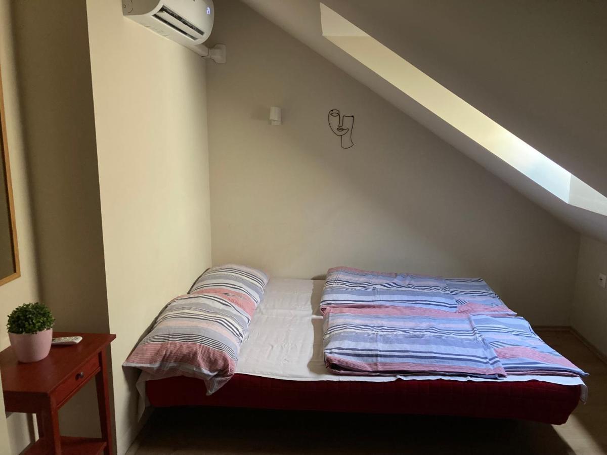 35 Vendeghaz Pecs Apartment Ngoại thất bức ảnh
