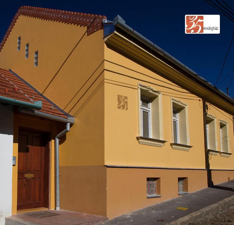 35 Vendeghaz Pecs Apartment Ngoại thất bức ảnh